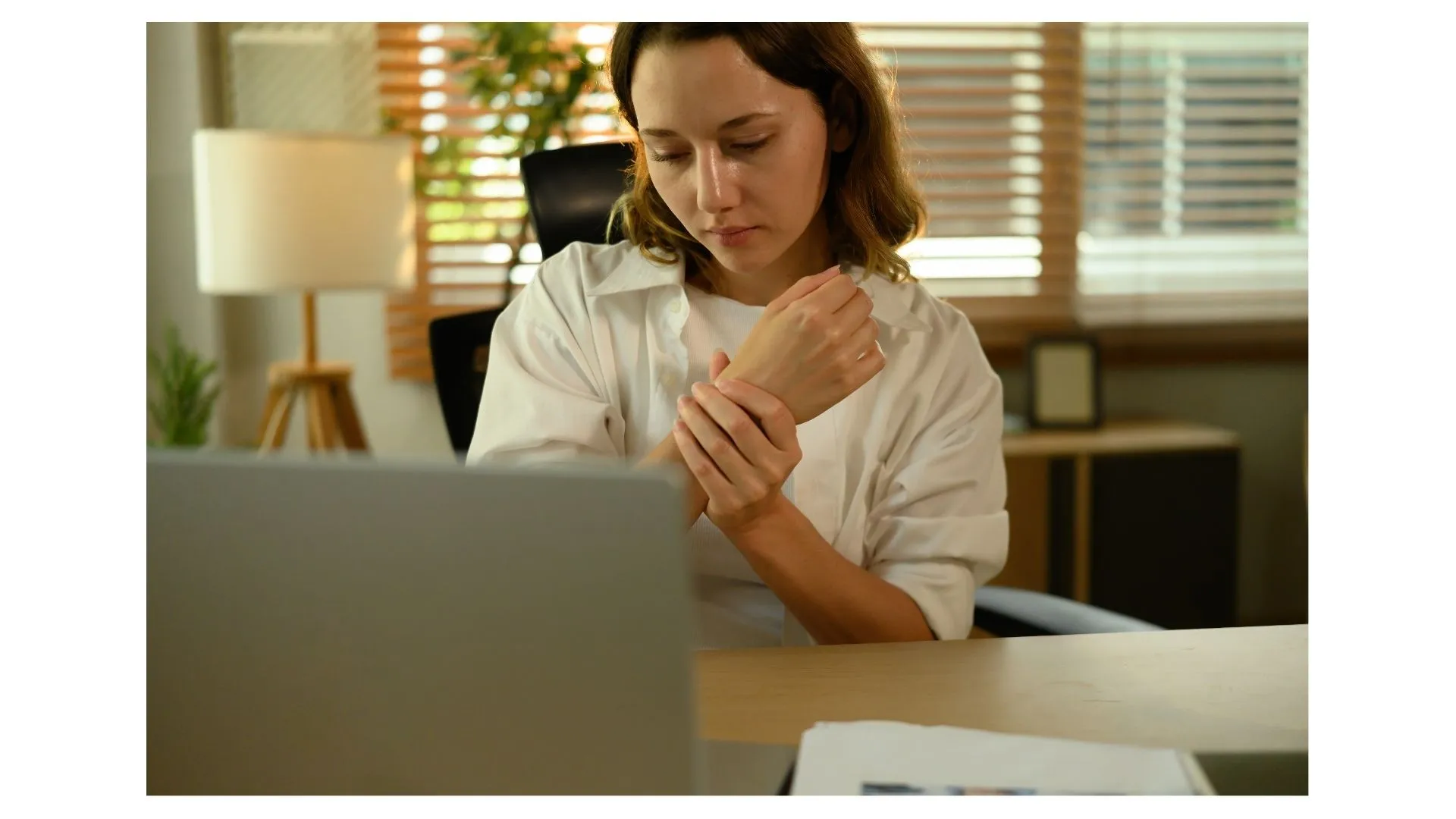 Carpal Tunnel and Wrist Pain in Lenexa: Non-Surgical Chiropractic Relief