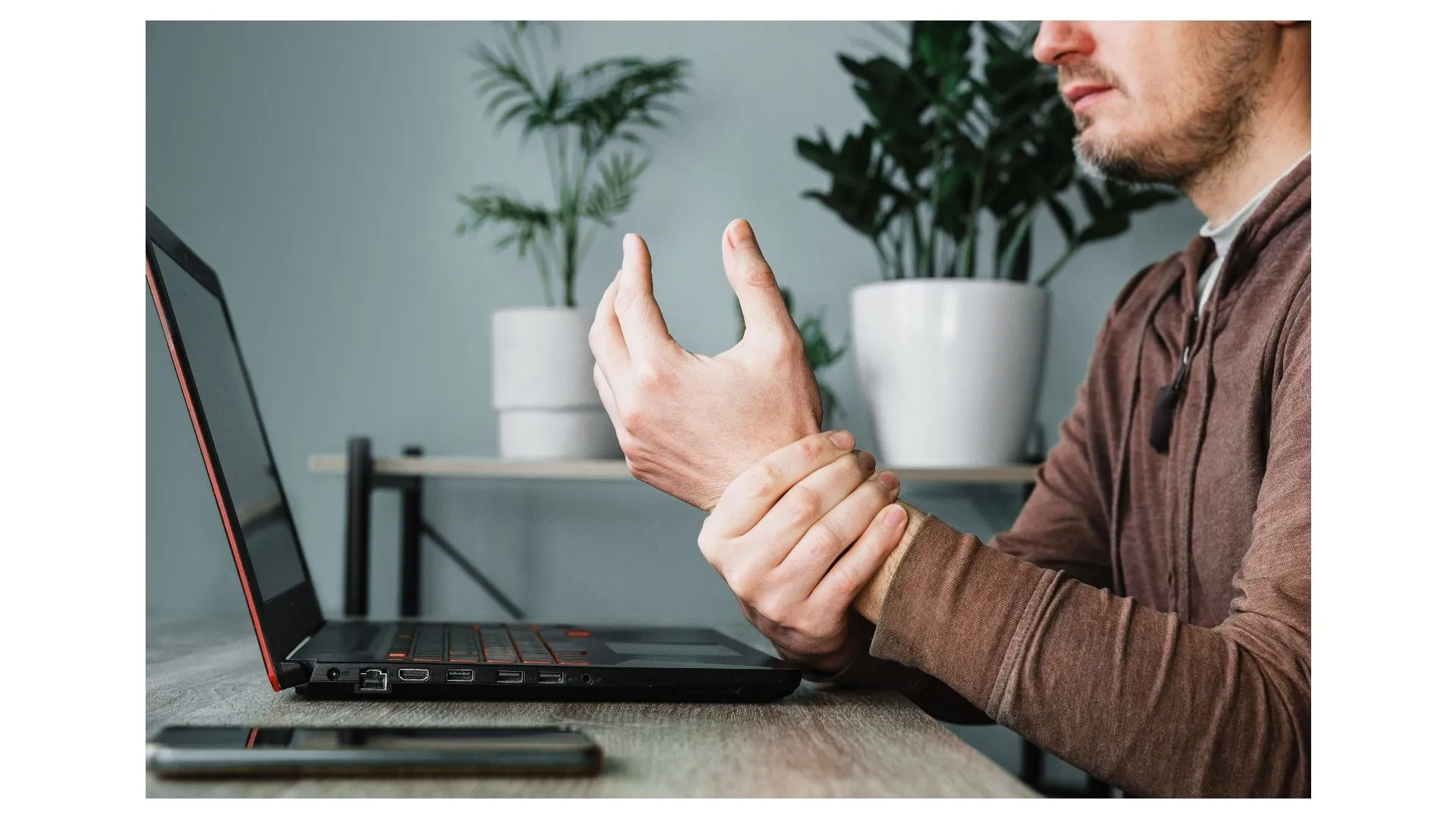 Numbness and Tingling in Hands and Feet: Chiropractic Solutions in Lenexa